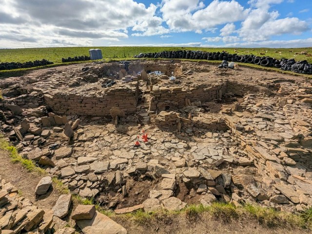 The Cairns dig diary - day six. Today's update, from MSc Archaeological Practice student Elspeth Palmer, is now online at archaeologyorkney.com