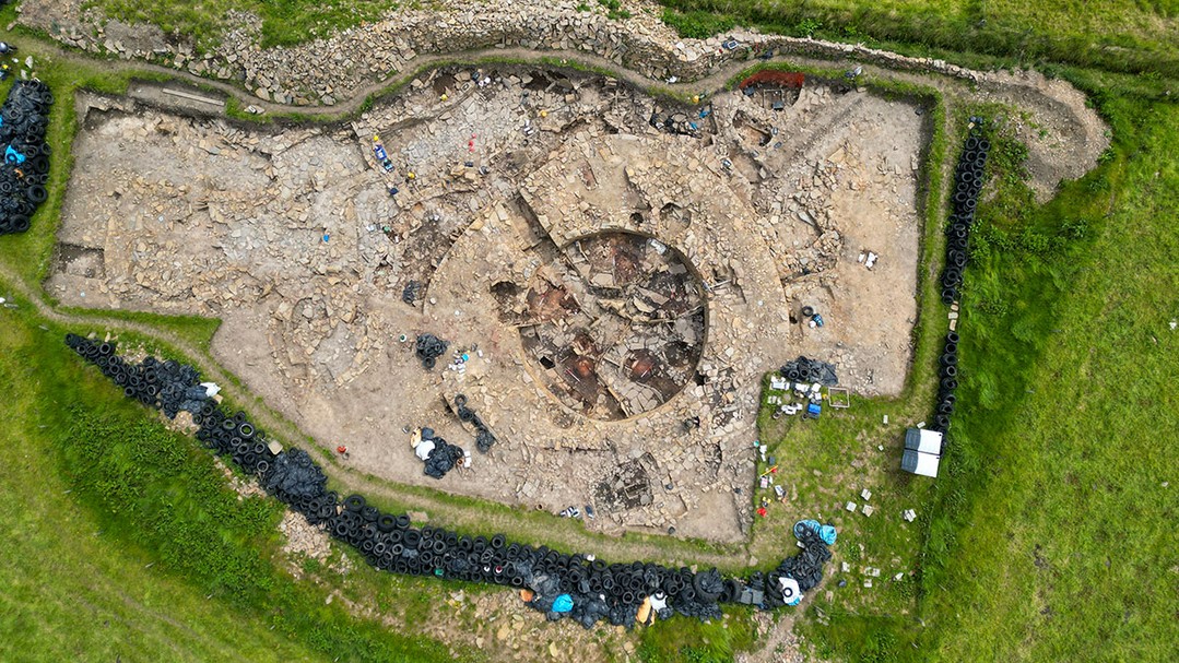 The Cairns dig diary - day 12 is now live at archaeologyorkney.com. (📷 Ian Healy)