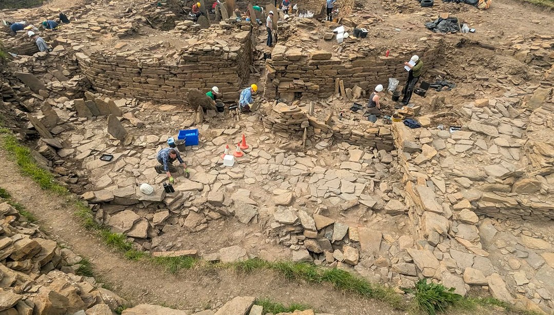 The dig diary for day 13 of excavation at The Cairns, Orkney, is now available online at archaeologyorkney.com. (📷 Iain Healy)