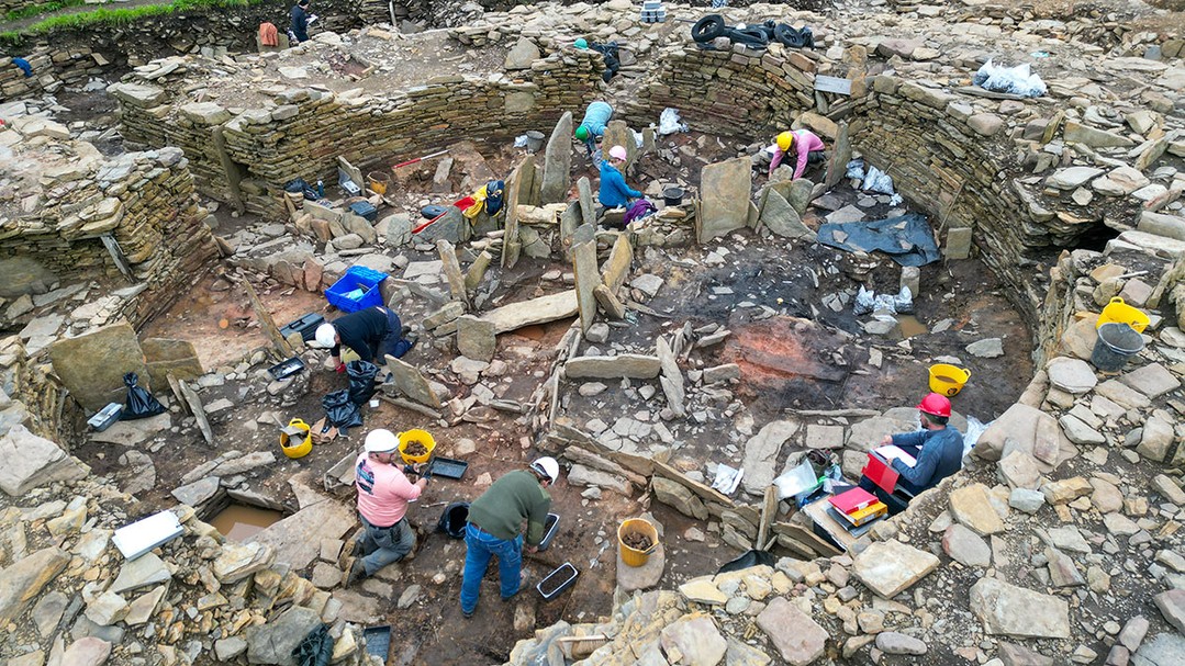 Site wide progress, finds and a farewell to Rick - today's dig diary update, from Carrie Davis, is now at archaeologyorkney.com. (📷 Iain Healy)