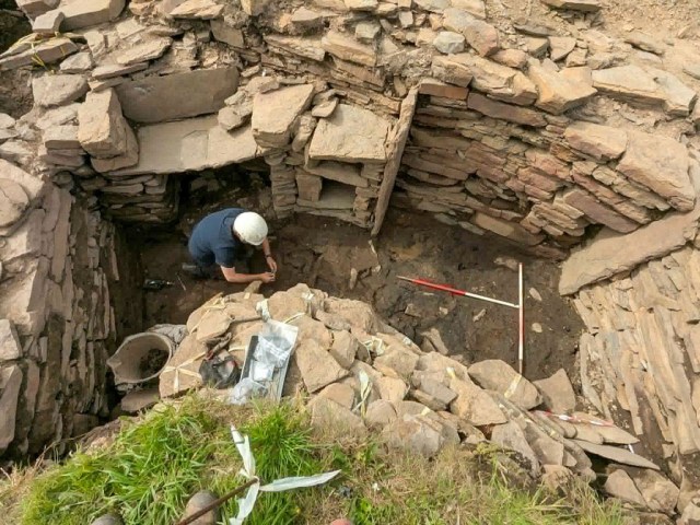 Laying out the sample grid in Structure U1 at The Cairns, South Ronaldsay, Orkney. Today's dig diary now online at archaeologyorkney.com