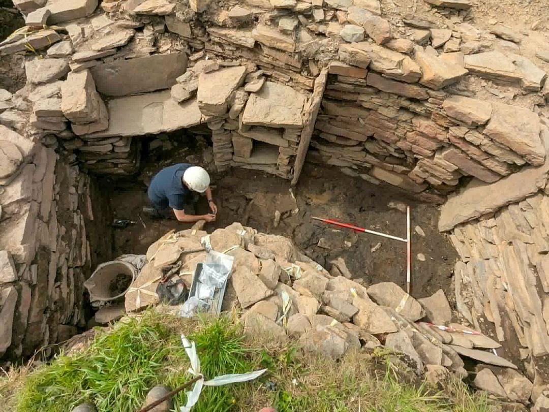 Laying out the sample grid in Structure U1 at The Cairns, South Ronaldsay, Orkney. Today's dig diary now online at archaeologyorkney.com